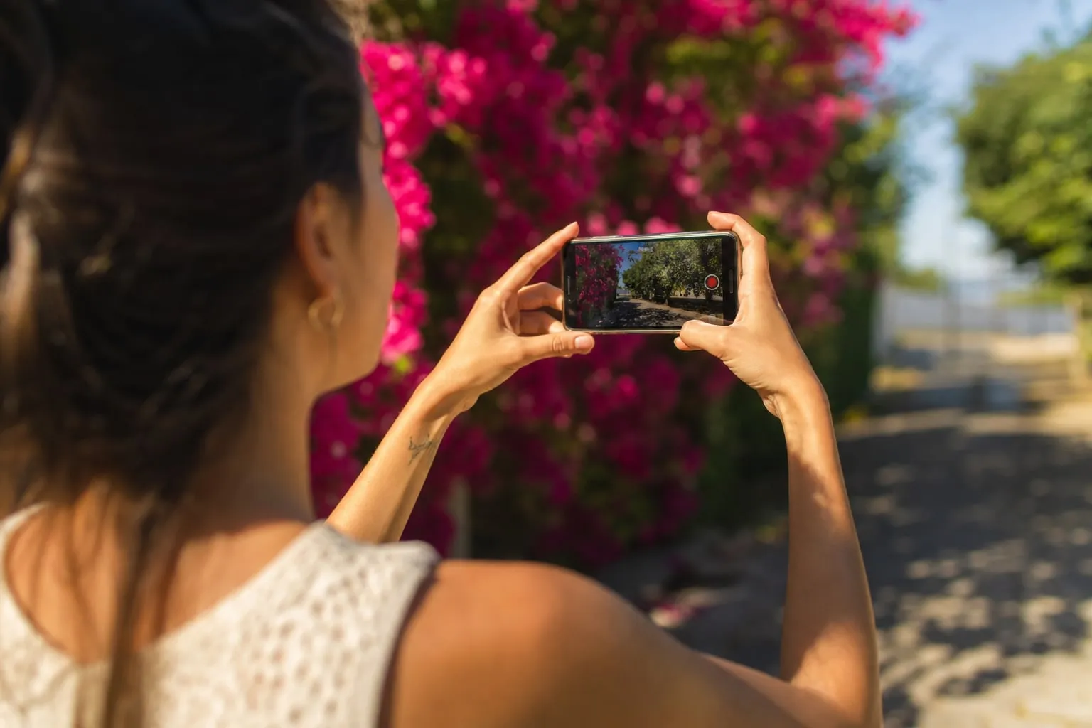 Vídeo com fundo desfocado no celular: grave sem recortes